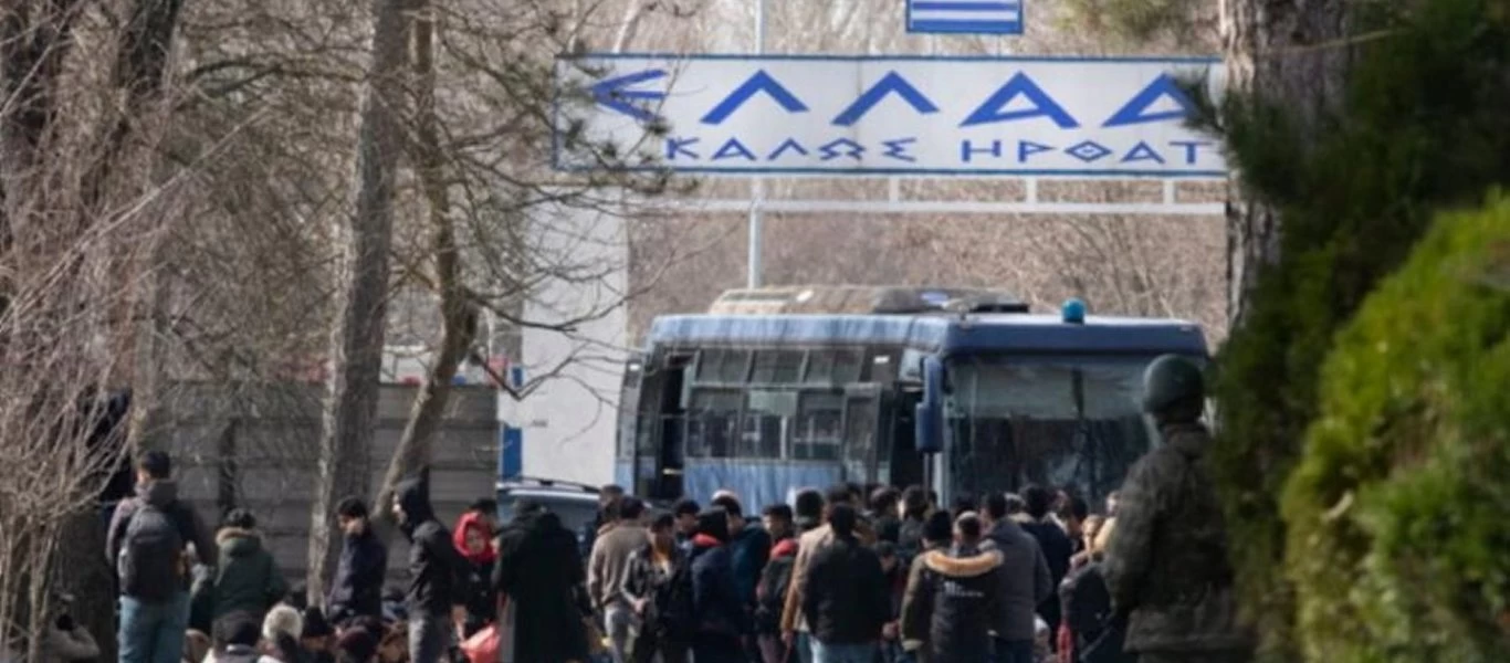 Αφηνιασμένοι αλλοδαποί με την τουρκική σημαία στα χέρια προσπαθούν να εισβάλουν στον Έβρο